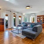 In Mit Privatem Pool By Interhome Dom wakacyjny