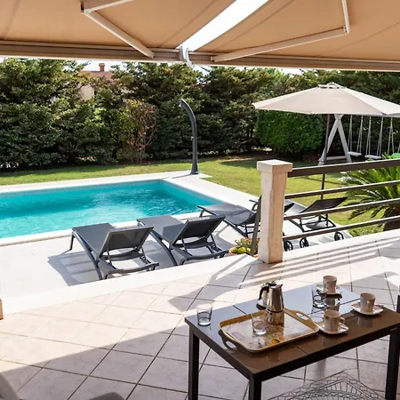 بيت للعطل In Mit Privatem Pool By Interhome *