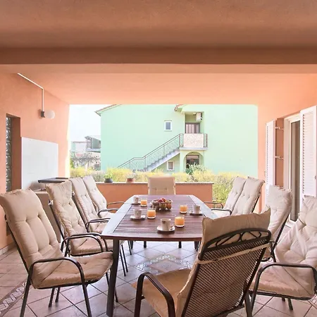 بيت للعطل In Mit Privatem Pool By Interhome