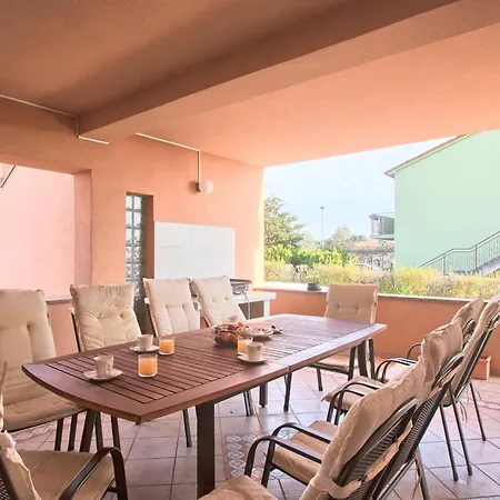 بيت للعطل In Mit Privatem Pool By Interhome بولا