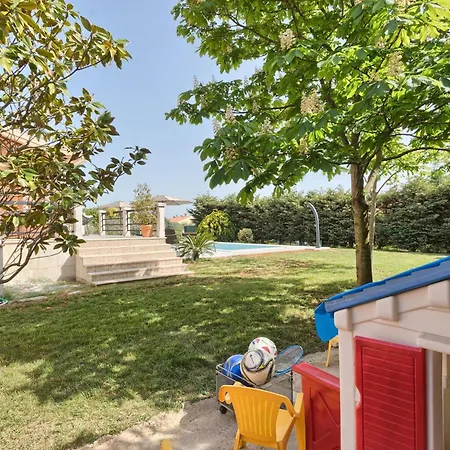 بيت للعطل In Mit Privatem Pool By Interhome بولا
