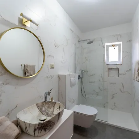 In Mit Privatem Pool By Interhome Будинок відпочинку *