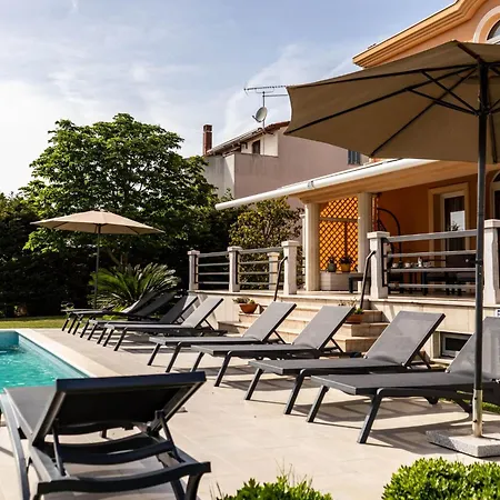 Будинок відпочинку In Mit Privatem Pool By Interhome *