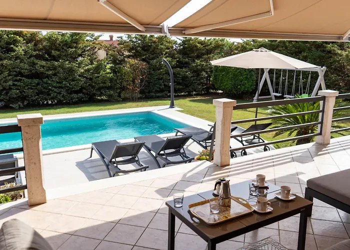 بيت للعطل In Mit Privatem Pool By Interhome *