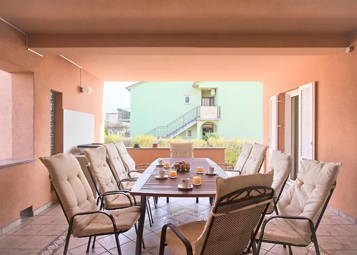 بيت للعطل In Mit Privatem Pool By Interhome