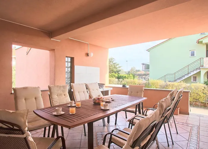 بيت للعطل In Mit Privatem Pool By Interhome بولا