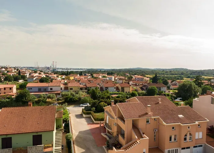 In Mit Privatem Pool By Interhome