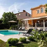 Nyaraló In Mit Privatem Pool By Interhome Póla