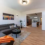 In Mit Privatem Pool By Interhome Pula