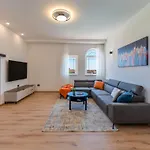 In Mit Privatem Pool By Interhome * Pula