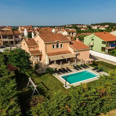 In Mit Privatem Pool By Interhome Vakantiehuis Pula