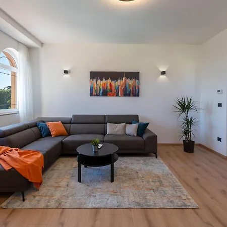 In Mit Privatem Pool By Interhome Semesterbostad