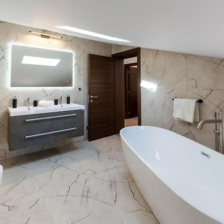 Casa vacanze In Mit Privatem Pool By Interhome Pola