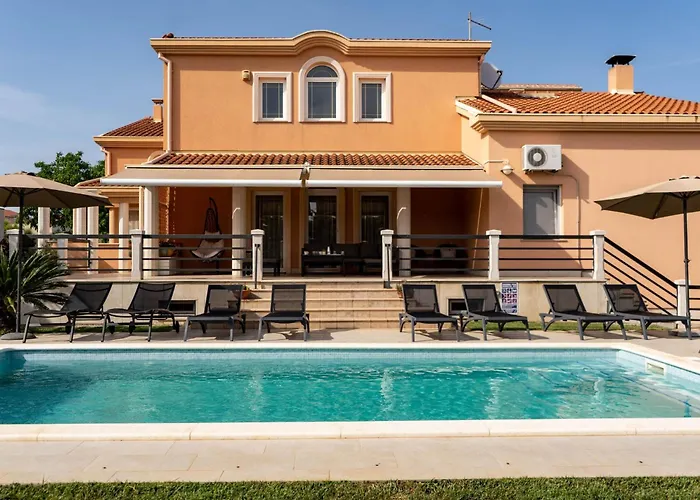 In Mit Privatem Pool By Interhome Сasa de vacaciones *