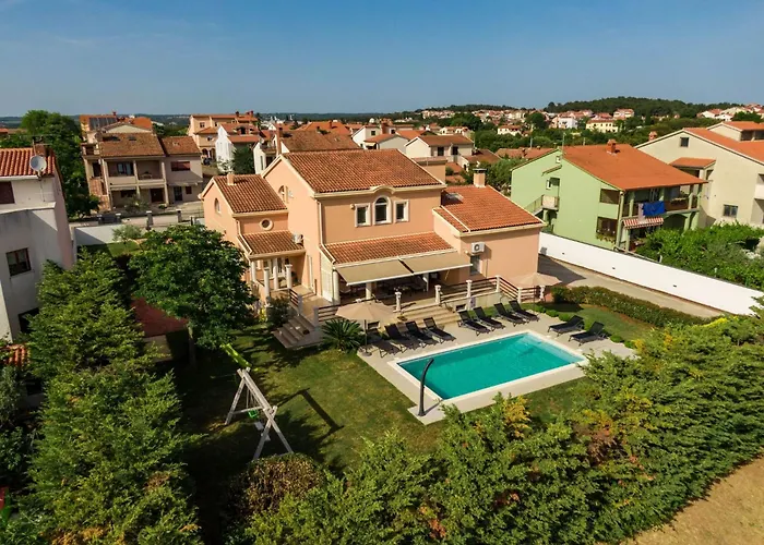 In Mit Privatem Pool By Interhome Vakantiehuis Pula