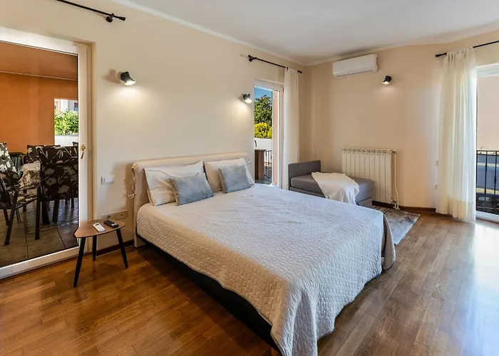 In Mit Privatem Pool By Interhome Pula