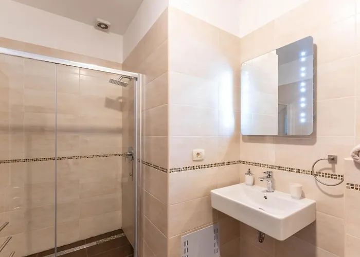 In Mit Privatem Pool By Interhome *