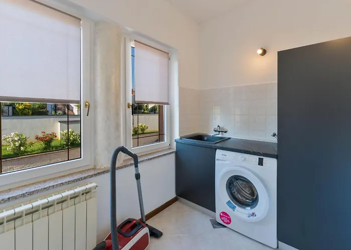 In Mit Privatem Pool By Interhome