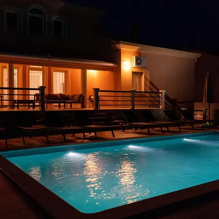 بيت للعطل In Mit Privatem Pool By Interhome